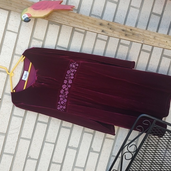 Rare Editions Velvet Dress in Burgundy with Floral Detail - Picture 2 of 10